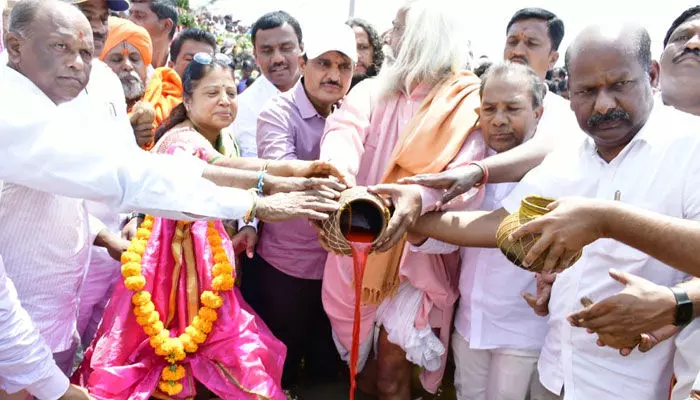ఘనంగా కుంభమేళ ప్రారంభం ఘనంగా కుంభమేళ ప్రారంభం