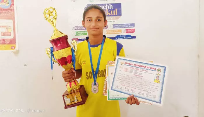అంతర్జాతీయ పోటీలకు ఎంపికైన కార్తీక అంతర్జాతీయ పోటీలకు ఎంపికైన కార్తీక