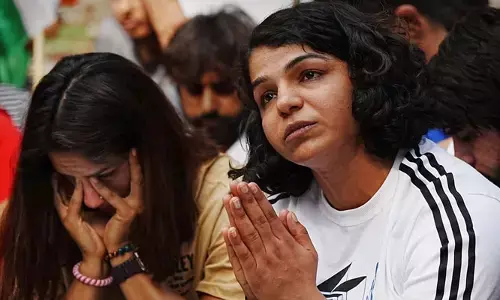 WFI చీఫ్ లైంగిక వేధింపులపై కోర్టును ఆశ్రయించిన రెజ్లర్లు