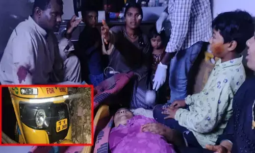 బడా పహాడ్ దర్గాకు వెళ్తుండగా ఆటో బోల్తా.. ఇద్దరి మృతి