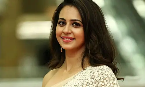 నాలుగేళ్ల లాంగ్ గ్యాప్.. ఆ సినిమాతో రకుల్ రీ ఎంట్రీ