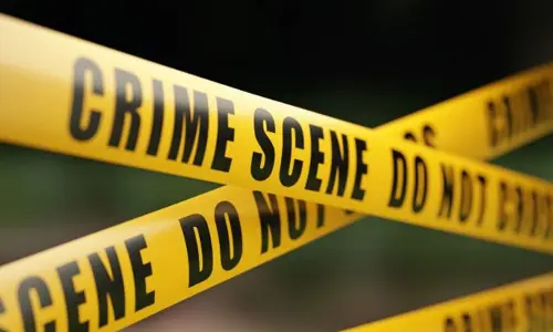 వేడి నీళ్ల బకెట్⁬లో ముంచి బాలుడి హత్య