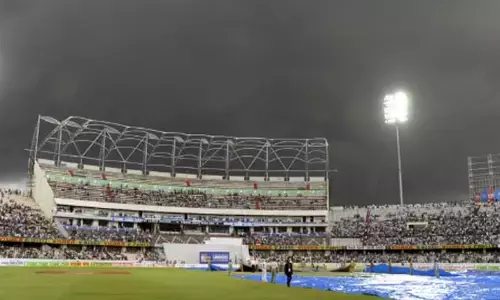 మరి కాసేపట్లో ఉప్పల్‌లో  IPL మ్యాచ్.. ఒక్కసారిగా మారిన వాతావరణం