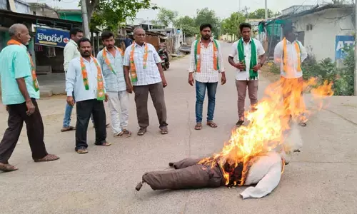రేవంత్ రెడ్డి దిష్టిబొమ్మ దహనం