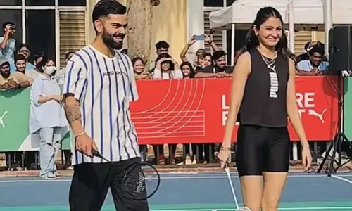 బ్యాడ్మింటన్ ఆడిన విరాట్, అనుష్క.. సోషల్ మీడియాలో వీడియో హల్ చల్
