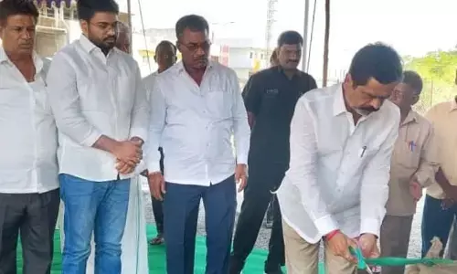 దాన్యం కొనుగోలు కేంద్రాన్ని ప్రారంభించిన ఎమ్మెల్యే చిట్టెం..