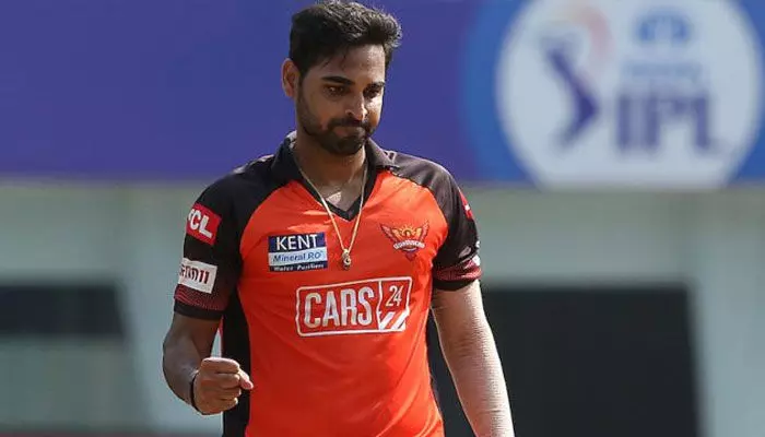 ఈ ఐపీఎల్ సీజన్లోనే అత్యంత పొదుపుగా బౌలింగ్ భువి ఈ ఐపీఎల్ సీజన్లోనే అత్యంత పొదుపుగా బౌలింగ్ భువి