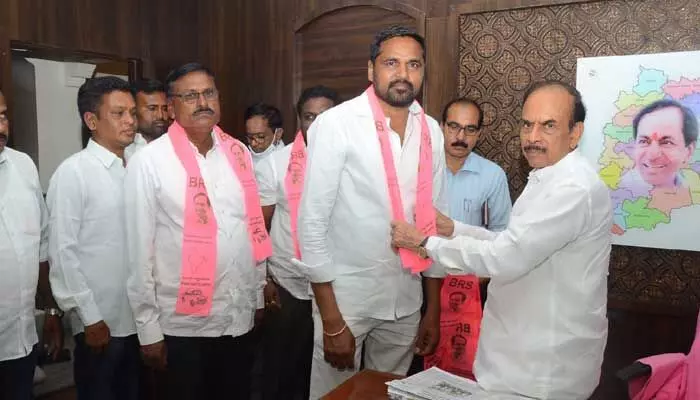 మహారాష్ట్రలో బీఆర్ఎస్ పార్టీకి అపూర్వ స్పందన: హోం మంత్రి మహమూద్ అలీ మహారాష్ట్రలో బీఆర్ఎస్ పార్టీకి అపూర్వ స్పందన: హోం మంత్రి మహమూద్ అలీ