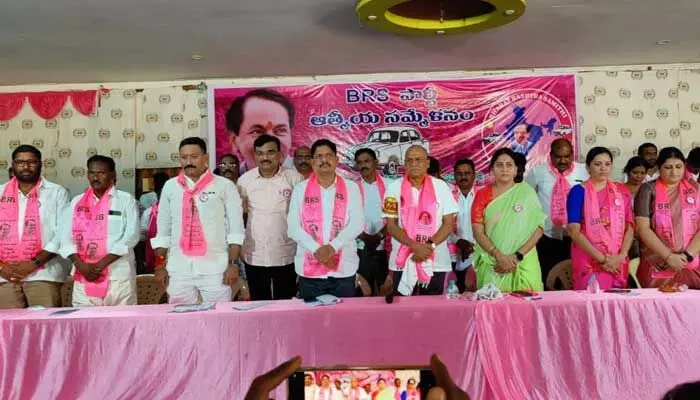రేవంత్ రెడ్డి.. మరిపెడ సెంటర్లో చెప్పుతో కొడతా: ఎమ్మెల్యే రెడ్యానాయక్ సంచలన వ్యాఖ్యలు రేవంత్ రెడ్డి.. మరిపెడ సెంటర్లో చెప్పుతో కొడతా: ఎమ్మెల్యే రెడ్యానాయక్ సంచలన వ్యాఖ్యలు