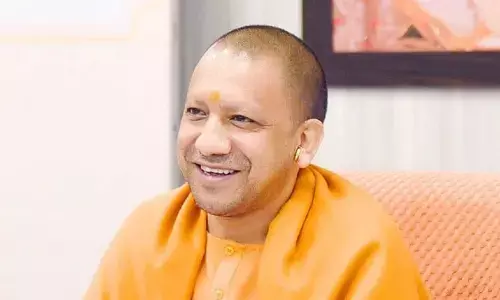 యూత్ తుపాకీ లేదా టాబ్లెట్ ఏది కావాలో నిర్ణయించుకునే సమయమిది: సీఎం