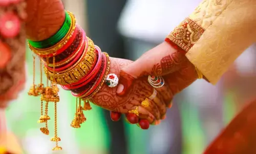 వేరే యువతితో పెళ్లికి సిద్ధపడిన ప్రియుడు.. షాక్ ఇచ్చిన ప్రియురాలు