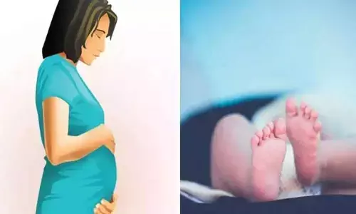 టాయిలెట్‌లో ప్రసవించిన మహిళ.. శిశువును కిటికీలోంచి బయటకు విసిరి హత్య
