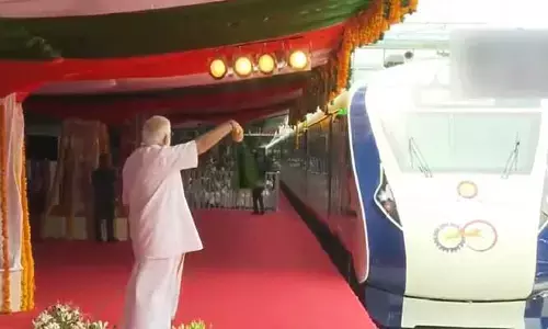 కేరళలో మొట్టమొదటి వందే భారత్ రైలును ప్రారంభించిన ప్రధాని మోడీ