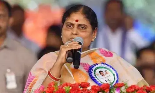 షర్మిల టెర్రరిస్టా.. హంతకురాలా?: YS విజయలక్ష్మి