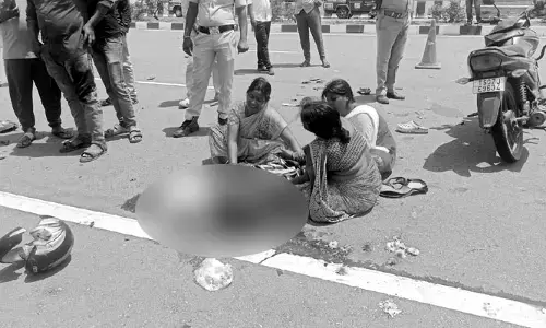 శుభకార్యానికి వెళ్తుండగా ఘోర రోడ్డు ప్రమాదం.. ఒకరు స్పాట్ డెడ్