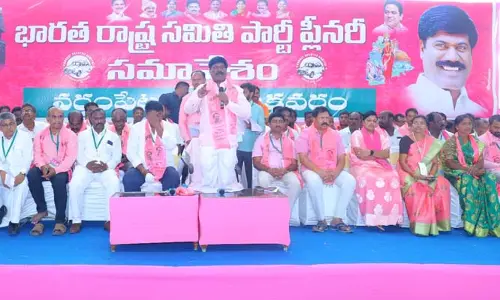 మెరిసిన గులాబీ జెండా..ప్లీనరీకి వేలాదిగా తరలివచ్చిన బీఆర్ఎస్ శ్రేణులు..