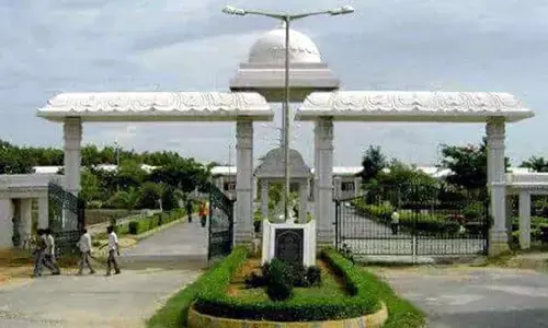 దయనీయంగా ద్రవిడ యూనివర్సిటీ పరిస్థితి