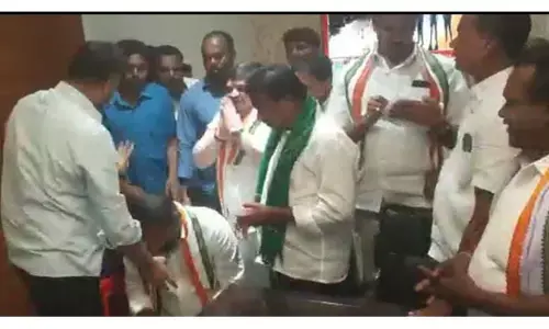 అకాల వర్షాలతో నష్టపోయిన రైతాంగాన్ని ఆదుకోవాలి: మాజీ ఎంపీ పొన్నం ప్రభాకర్