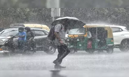 హైదరాబాద్‌లో దంచికొడుతోన్న వర్షం.. ఆ ప్రాంతాల్లో భారీగా ట్రాఫిక్ జామ్