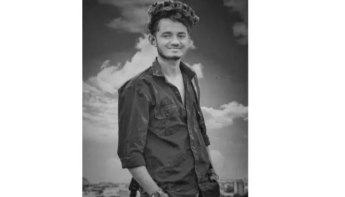 ఉరేసుకుని యువకుడి ఆత్మహత్య ఉరేసుకుని యువకుడి ఆత్మహత్య