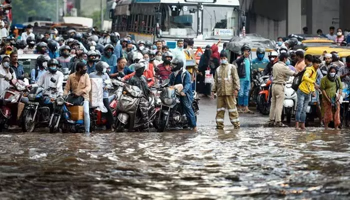 ALERT : రాగల 5 రోజులు ఉరుములు, మెరుపులతో కూడిన వర్షాలు ALERT : రాగల 5 రోజులు ఉరుములు, మెరుపులతో కూడిన వర్షాలు
