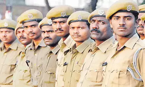 హోంగార్డులతో ఇళ్లల్లో వెట్టిచాకిరీ..ఉద్యోగం ఊడగొడతామని బెదిరింపులు