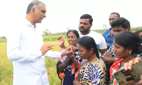 అధైర్య పడొద్దు. అండగా ఉంటా.. : హరీష్ రావు