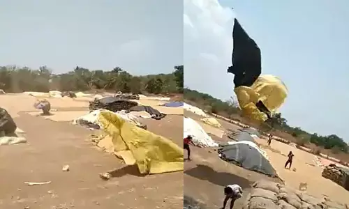 ప్రభుత్వం, వ్యాపారులే కాదు.. పట్టాలు కూడా రైతులకు హ్యాడించాయ్! (వీడియో)