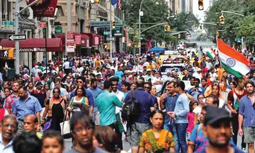 అమెరికాలో భారతీయుల ఆదాయంలో 500% పెరుగుదల: ప్రపంచ బ్యాంక్