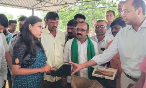 ధాన్యం కొనుగోలు కేంద్రాలను సద్వినియోగం చేసుకోవాలి: కలెక్టర్ ప్రావిణ్య