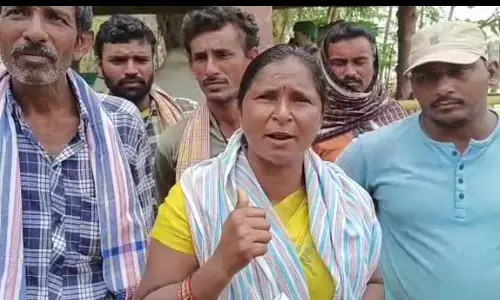 ధాన్యం కాంటాలకు హమాలీలు డబ్బు డిమాండ్..