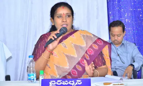ఇదేం పద్ధతి... గత నివేదికలను కాపీ చేసి ఇచ్చారంటూ.. చైర్ పర్సన్ ఫైర్
