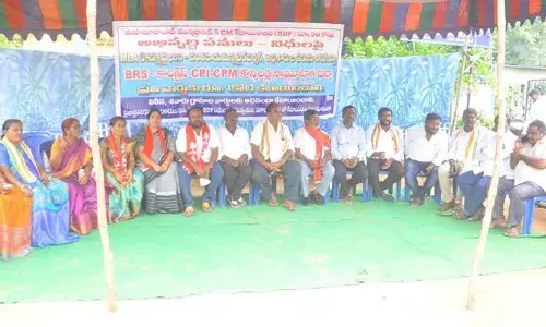 నిధుల కేటాయింపుల్లో వివ‌క్ష‌.. ఎమ్మెల్యే శంక‌ర్ నాయ‌క్ వైఖ‌రిపై కౌన్సిల‌ర్ల నిర‌స‌న‌..