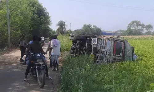 ప్రమాదాలు జరుగుతున్నా పట్టించుకోరా.. నిద్ర మత్తులో అధికారులు