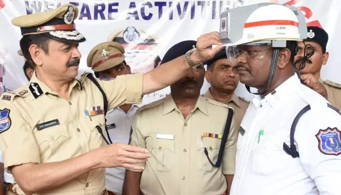 సిబ్బంది భద్రత, సంక్షేమానికి చర్యలు: సీపీ డీఎస్ చౌహాన్ సిబ్బంది భద్రత, సంక్షేమానికి చర్యలు: సీపీ డీఎస్ చౌహాన్