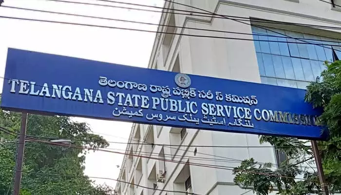 నిరుద్యోగుల్లో చెదురుతున్న ఉద్యోగ కల