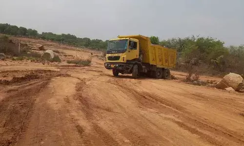 అధికారం అండతో జోరుగా అక్రమ మట్టి రవాణా...