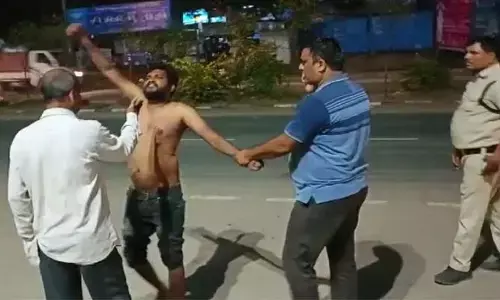 మద్యం మత్తులో వ్యక్తి హల్ చల్..