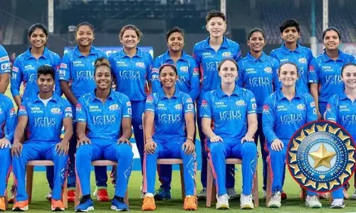 మహిళా క్రికెటర్ల కాంట్రాక్టును విడుదల చేసిన బీసీసీఐ.. పురుషుల వేతనాల కంటే భారీ తేడా!