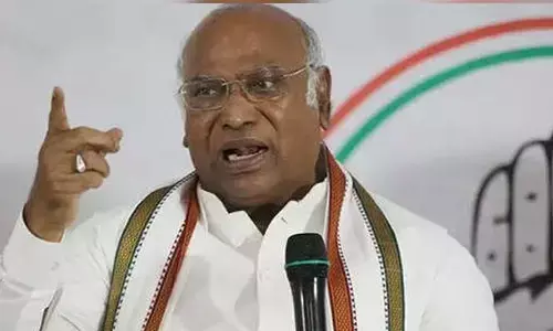 కేంద్రం చెప్పేది అబద్ధమని ఆర్బీఐ రిపోర్టుతో తేలిపోయింది.. ఖర్గే