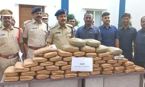 భారీగా గంజాయి పట్టివేత.. ఇద్దరు అరెస్ట్, మరొకరు పరారీ..