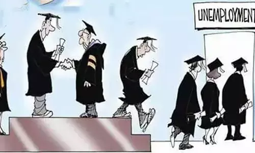 నిరుద్యోగులతో పరిహాసమా?
