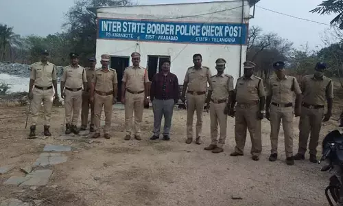 కర్ణాటక సరిహద్దు వద్ద పోలీసుల నిఘా..