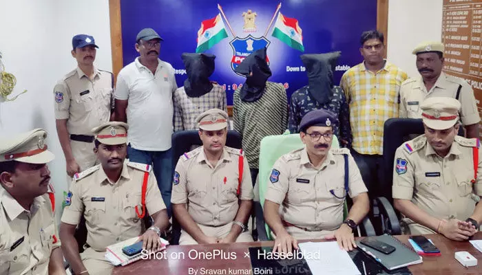 ద్విచక్ర వాహనాలు దొంగిలిస్తున్న ముఠా అరెస్ట్ ద్విచక్ర వాహనాలు దొంగిలిస్తున్న ముఠా అరెస్ట్