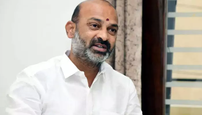 ఆ పార్టీ గెలిస్తే జరిగేది ఇదే.. : బండి సంజయ్ ఆ పార్టీ గెలిస్తే జరిగేది ఇదే.. : బండి సంజయ్