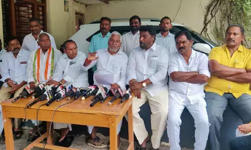 కేసీఆర్.. అవినీతి ఎమ్మెల్యేలను ప్రోత్సహిస్తున్నారా : MLC Jeevan Reddy