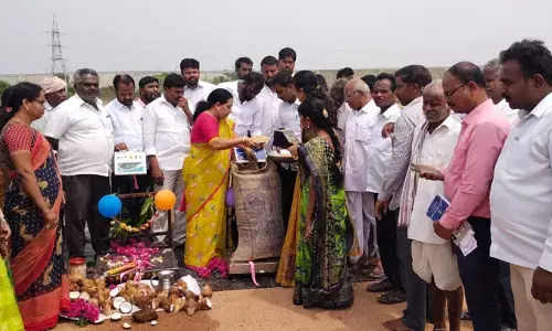 రైతు ముంగిట్లోనే వడ్ల కొనుగోలు కేంద్రాలు: జడ్పీ చైర్ పర్సన్ రోజా రాధాకృష్ణ శర్మ