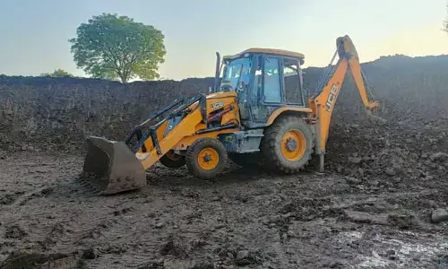 పర్వేద గ్రామంలో అక్రమ మట్టి తవ్వకాలు..