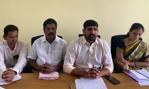 విధి నిర్వహణలో అలసత్వం వీడాలి : MLC Kaushik Reddy