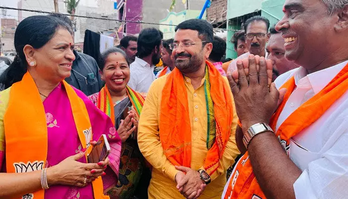ఢిల్లీలో లేదు.. గల్లీలో లేదు.. దేశంలో కాంగ్రెస్ పని ఖతం: DK అరుణ ఢిల్లీలో లేదు.. గల్లీలో లేదు.. దేశంలో కాంగ్రెస్ పని ఖతం: DK అరుణ